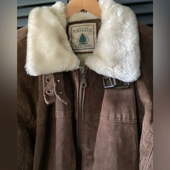 Northwest Territory leather jacket, fur trim - Picture 5 of 14